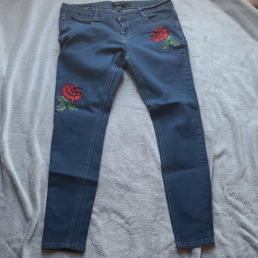 🌹embroidered jeans